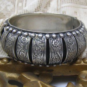 Silver Vintage Italy Flower Floral Hinged Domed Bangle Vintage Handmade AP
